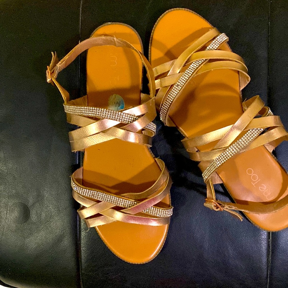 Women strappy sandals